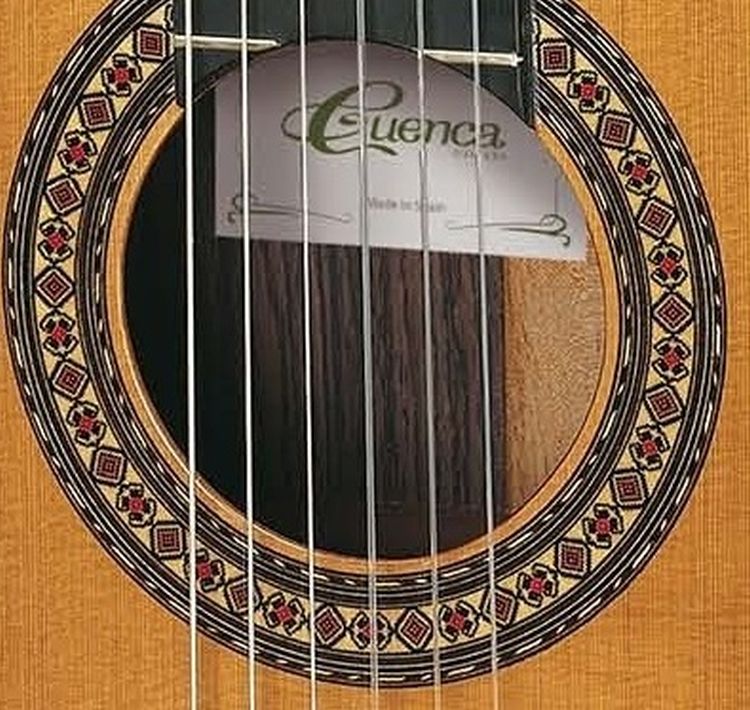 klassische-Gitarre-Cuenca-Modell-50RC-E2-Cut-PU-Ze_0003.jpg