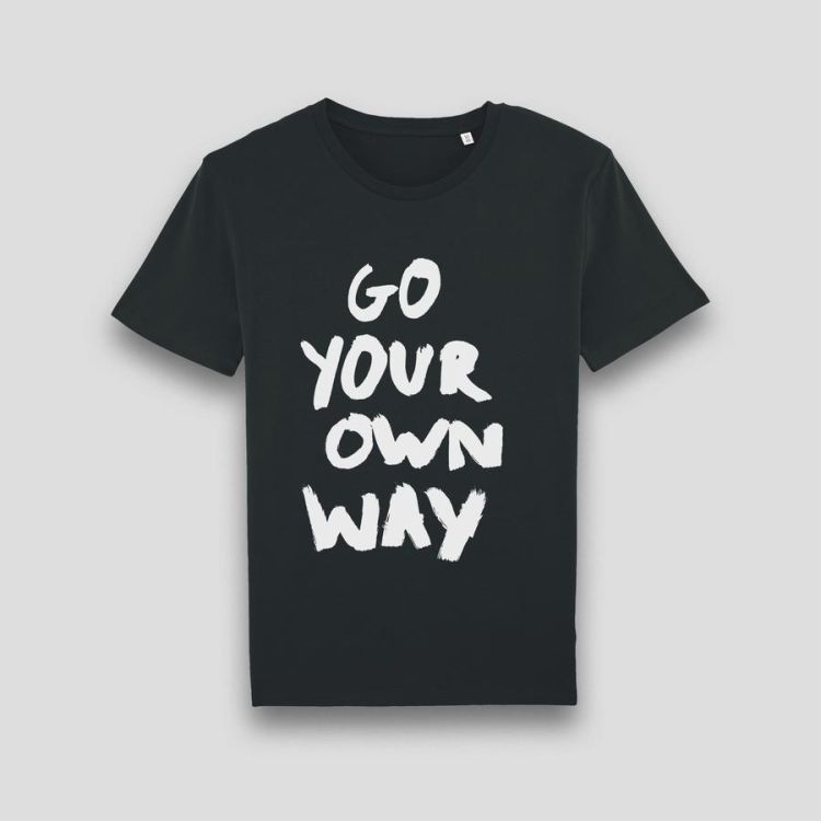 T-Shirt-M-Go-Your-Own-Way-schwarz-Marcus-Kraft-100_0001.jpg