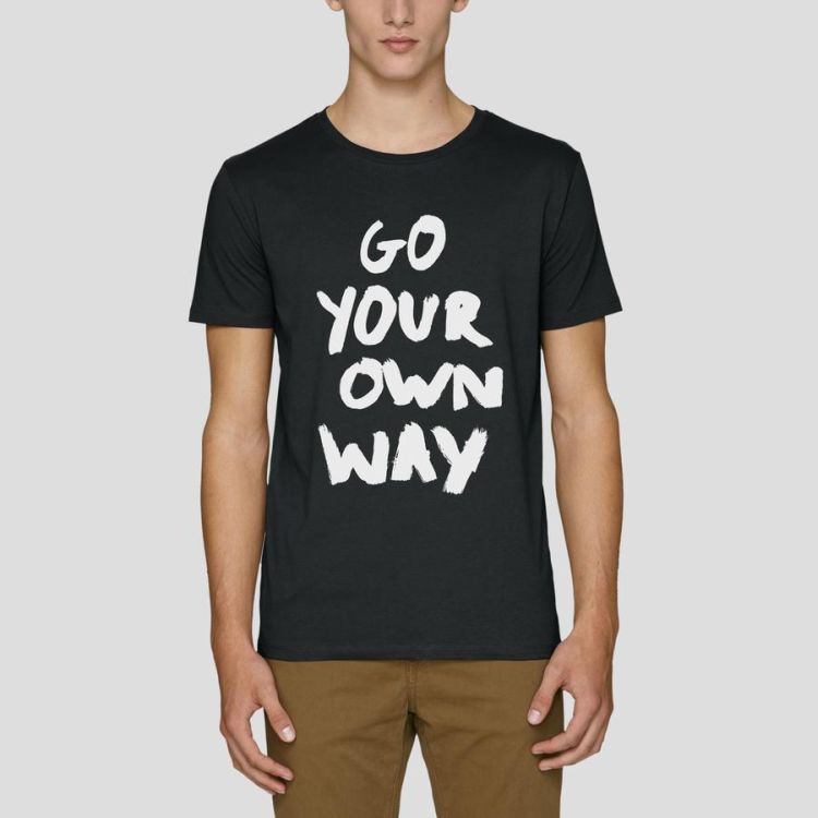 T-Shirt-M-Go-Your-Own-Way-schwarz-Marcus-Kraft-100_0002.jpg