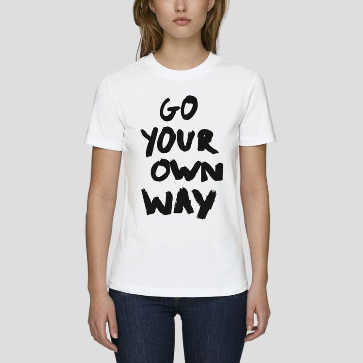 T-Shirt-S-Go-Your-Own-Way-weiss-Marcus-Kraft-100_-_0002.jpg