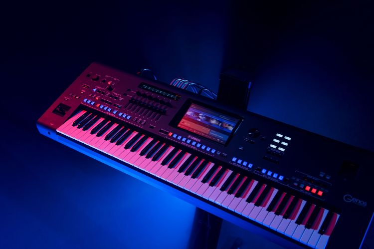 Keyboard-Yamaha-Modell-GENOS-Workstation-schwarz-_0004.jpg
