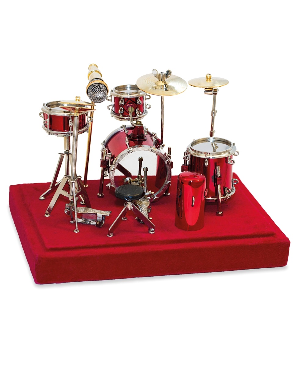 Miniatur-Schlagzeug-rot-14x10x10cm-mit-Kofferetui-_0001.JPG