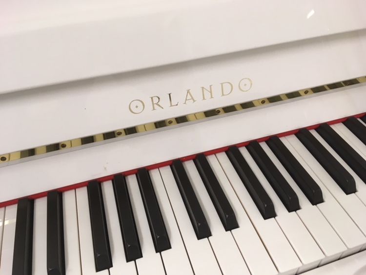 Klavier Orlando T-118-0002.jpg